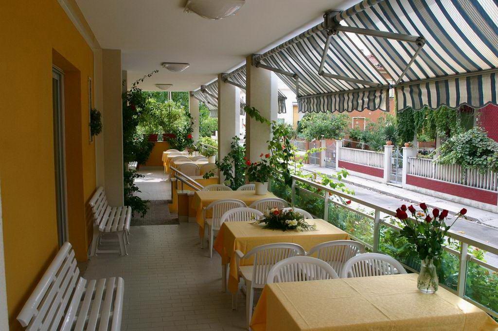 Hotel Vienna Сенигалия Екстериор снимка
